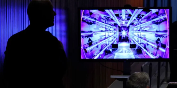 Inersia Komersialkan Eksperimen Sains Inersia: Mengkomersialkan Eksperimen Sains Untuk Inovasi Bisnis