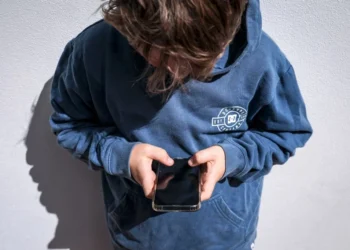 Larangan Medsos Untuk Anak: Dampak Dan Implikasinya Di Indonesia