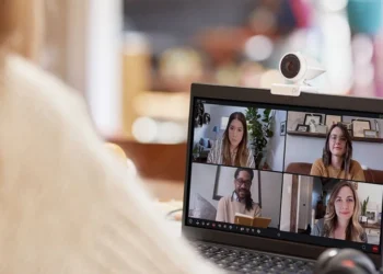 Poly Studio P5 Webcam: Profesional Video Conferencing